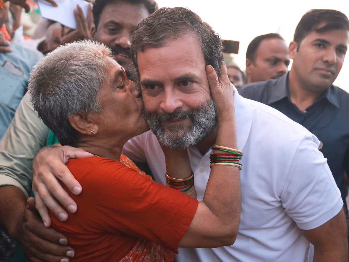 suhanaminhas's tweet photo. निश्छल ममता ❤️

#BharatJodoYatra https://t.co/qmEwGRo7YS