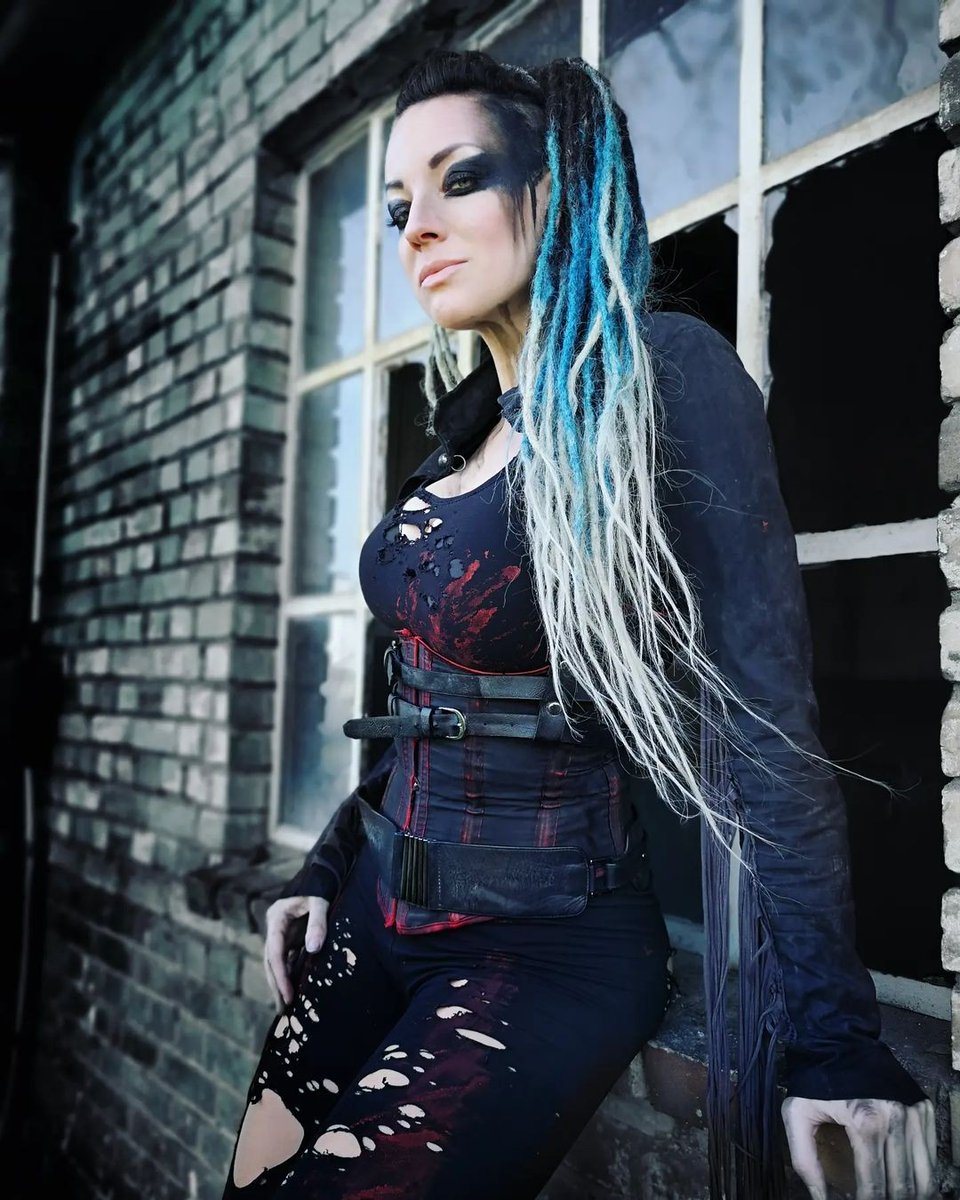 shadow__darker's tweet photo. #elliberlin #nullpositiv https://t.co/itbAa4FS50