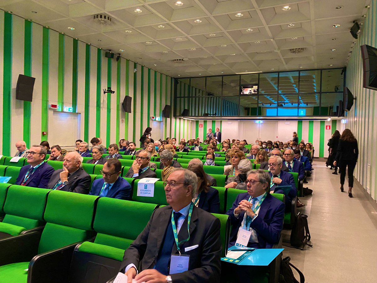 Unioncamere_Pie's tweet photo. Impresa, giustizia civile e arbitrato: quali prospettive? ⚖️

Al via il convegno della Camera arbitrale del Piemonte: dopo i saluti istituzionali e l’introduzione dell’Avv. Pavesio, si parla di “Impresa e giustizia, giurisdizione ordinaria e arbitrato”.

➡️https://t.co/7iRBDsnkVK https://t.co/Xl5sTF2ril
