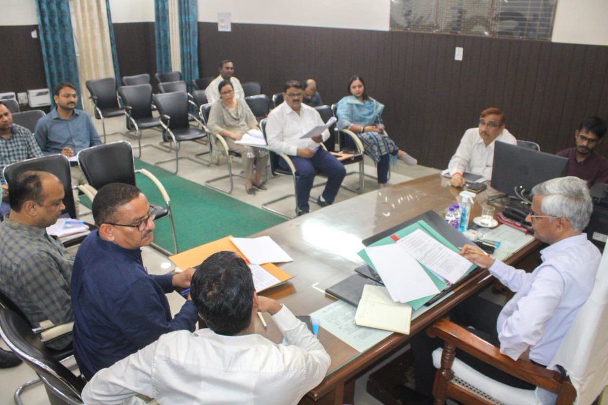 नगर पंचायत ढकिया द्वारा 15वे वित्त आयोग के अंतर्गत प्रस्ताव एवं राज्य वित्त आयोग के अंतर्गत  प्रस्ताव के संबंध में बैठक की गई। 
<a href="/CMOfficeUP/">CM Office, GoUP</a> <a href="/UPGovt/">Government of UP</a> <a href="/ChiefSecyUP/">S.P. Goyal, Chief Secretary, GoUP</a> <a href="/InfoDeptUP/">Information and Public Relations Department, UP</a>