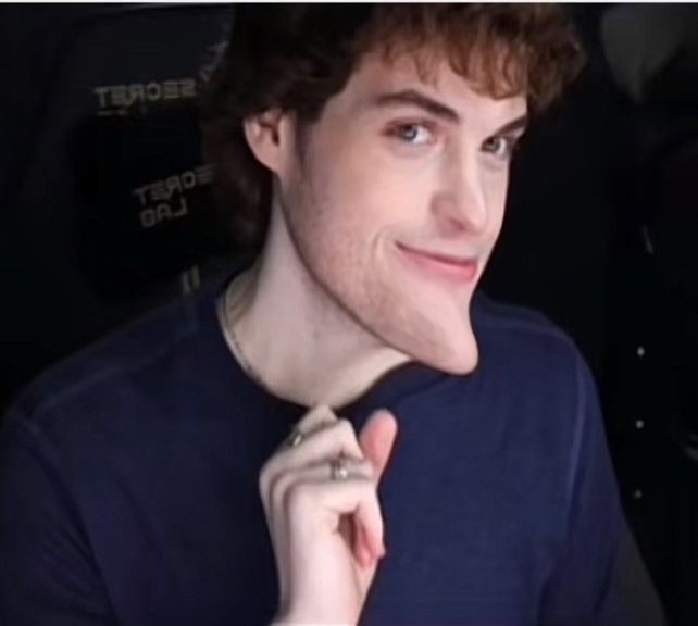 hermitpermits's tweet photo. Hey guys!! I made a dream edit!! #dreamfacereveal #dreamunmasked #strongjawline https://t.co/0SaZDioMH8