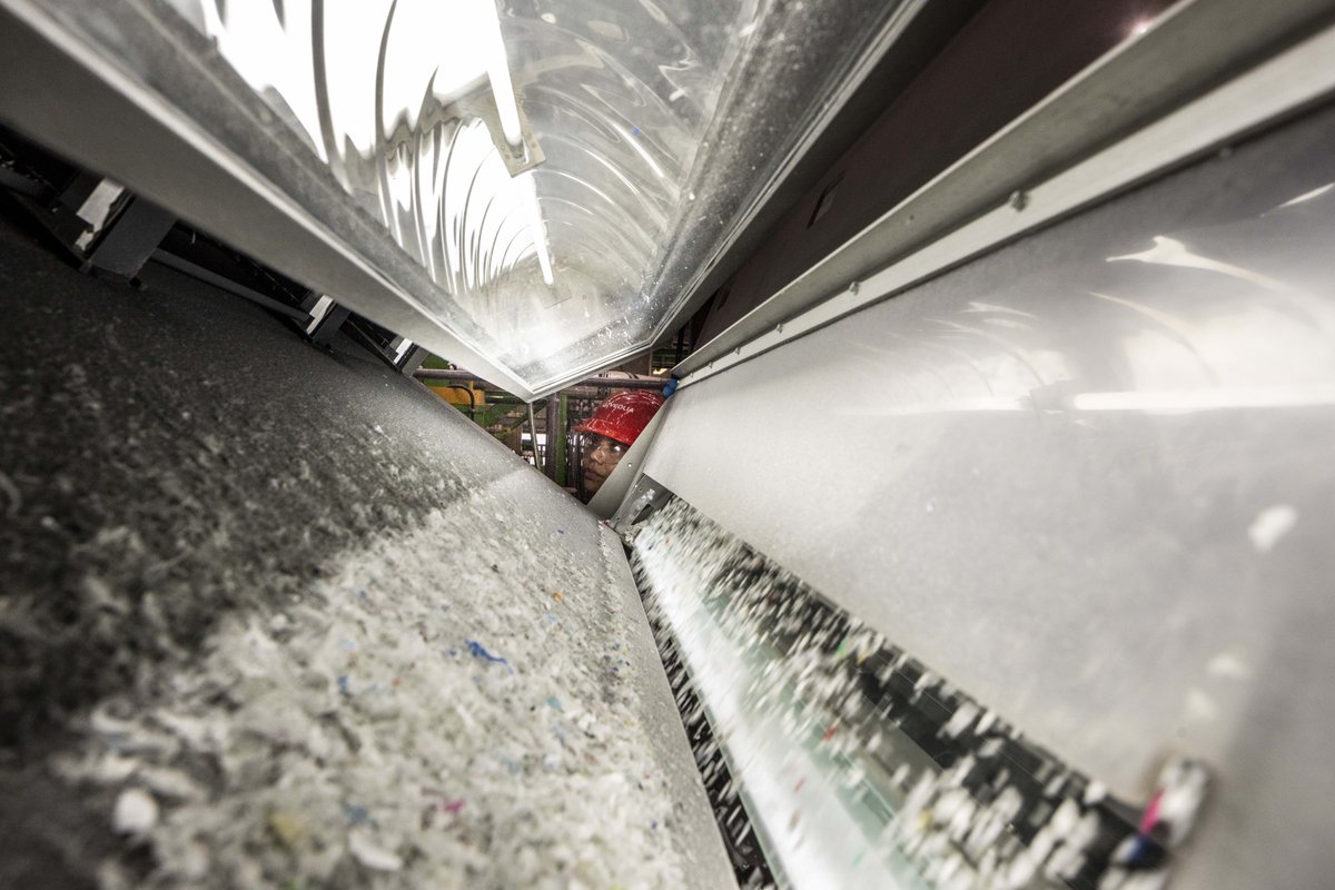 PlasticsWorld's tweet image. .@Veolia uses #K2022 to launch its PlastiLoop platform for recycled resins. Initiative offers ready-to-use recycled PE, PP, PS, ABS and PET from across its global network of 37 recycling operations bit.ly/3EX74IL plastiloop.veolia.com @K_tradefair #recycling