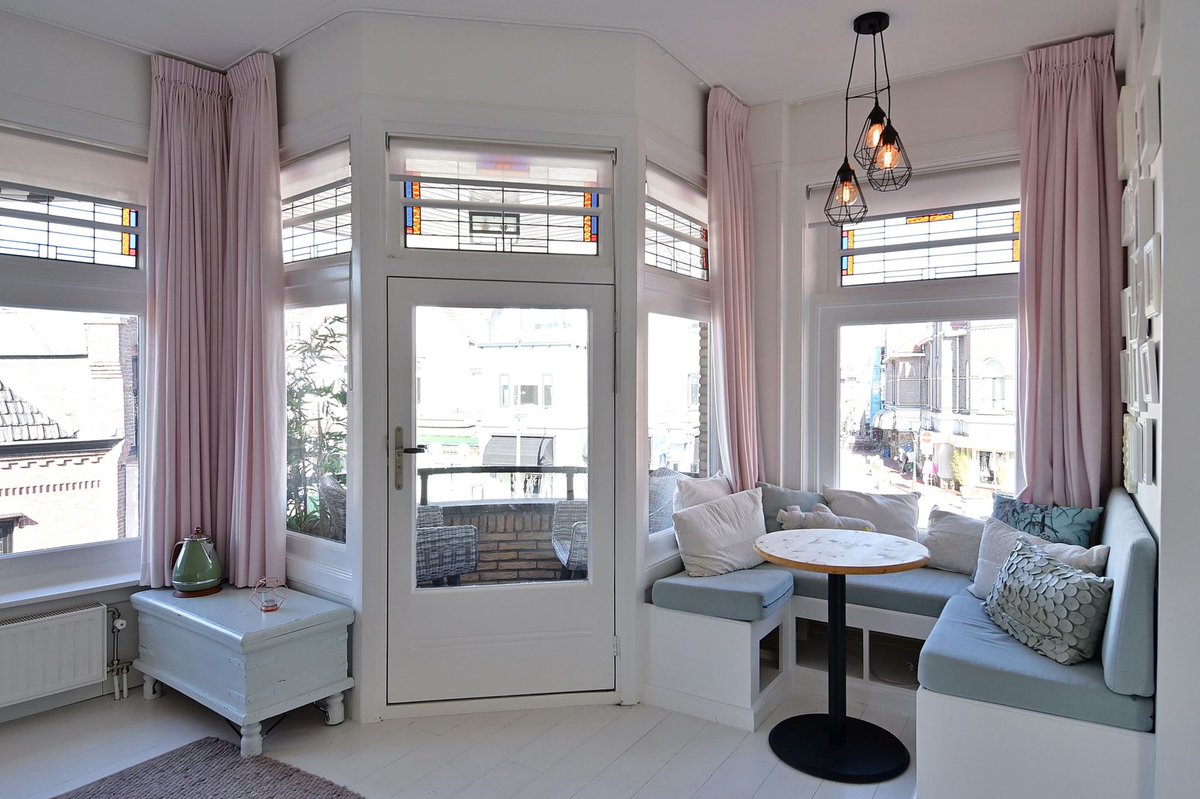 𝗡𝗶𝗲𝘂𝘄 𝗶𝗻 𝗕𝘂𝘀𝘀𝘂𝗺! Deze verborgen parel is volledig gerenoveerd en betovert je vanaf moment één! Warm, sfeervol en luxe, hier komt het allemaal samen

Kerkstraat 28 📍 |  Bussum
👉Meer informatie ap.lc/LGYOc
Bezichtigen? 📞 (035) 6284444