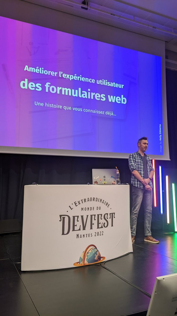 WalterStephanie's tweet photo. #DevFestNantes 
C'est parti pour la conférence de @geoffreycrofte sur l'amélioration de l'expérience de vos formulaires https://t.co/50ykXBrrgK