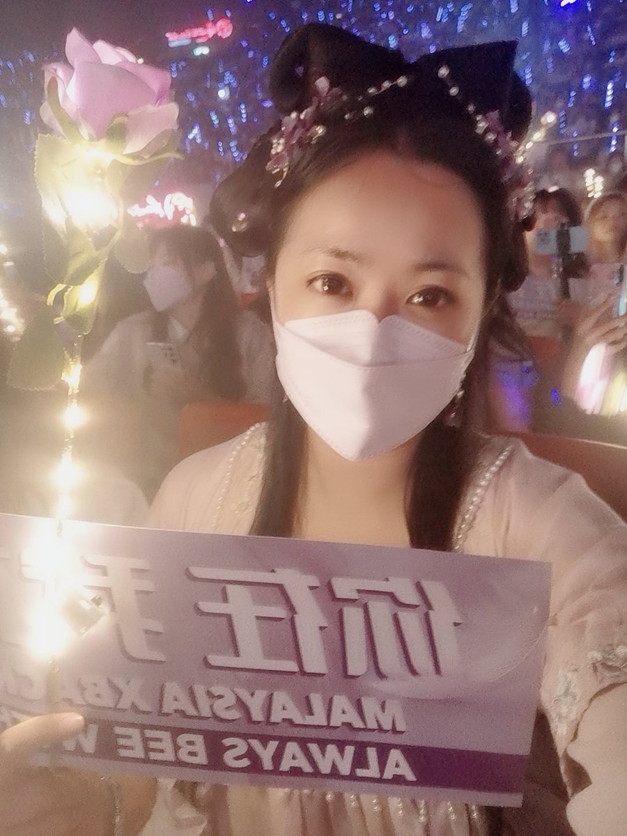Elise_Chee's tweet photo. 艺兴，你在干嘛呀？在彩排吗？👀这是我的一些心里话，要不你看看下?👀我的生日也快到啦，生日愿望是希望能得到你的回复/祝福?嘻嘻 @layzhang @lay_studio #GRANDLINE2inMY #grandlinesetsail #layzhang #张艺兴 https://t.co/pqhsY3htP9