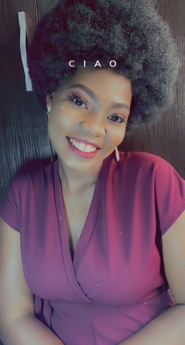 OOmogbehinmi's tweet photo. Throwback to when I still had my afro look.😪😪😪
I lowkey miss my afro.
No more haircut till further notice
#Naturalista
#Flingbackfriday https://t.co/OYp2IHyqjq