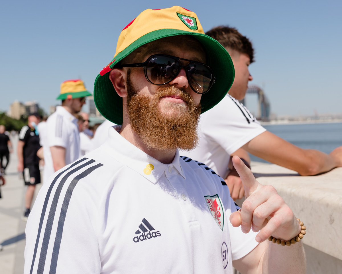 Cymru's tweet photo. Sawl mis i fynd Jonny? 

@FIFAWorldCup | #TogetherStronger https://t.co/wGDNE06ieD