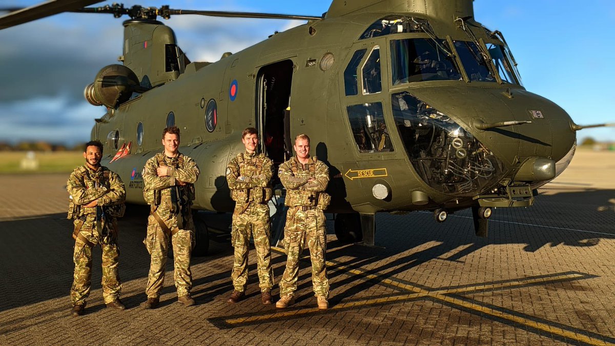 RAFBenson's tweet photo. The first solos for the #Chinook trainees on 28 Squadron after 3 busy weeks learning to handle the aircraft, work as a crew, follow emergency drills and carry underslung loads. Next on to instrument flying to allow them to fly in poor weather. Just in time for Winter!#comdjhc https://t.co/qw3I7t9wPM