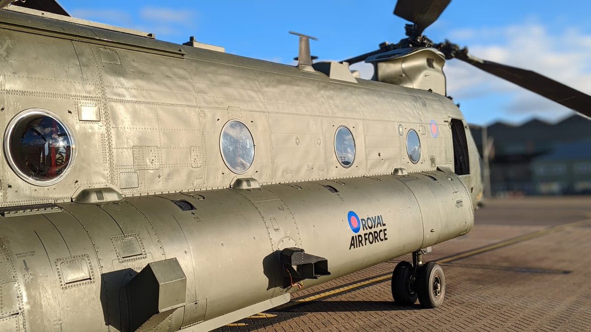 RAFBenson's tweet photo. The first solos for the #Chinook trainees on 28 Squadron after 3 busy weeks learning to handle the aircraft, work as a crew, follow emergency drills and carry underslung loads. Next on to instrument flying to allow them to fly in poor weather. Just in time for Winter!#comdjhc https://t.co/qw3I7t9wPM
