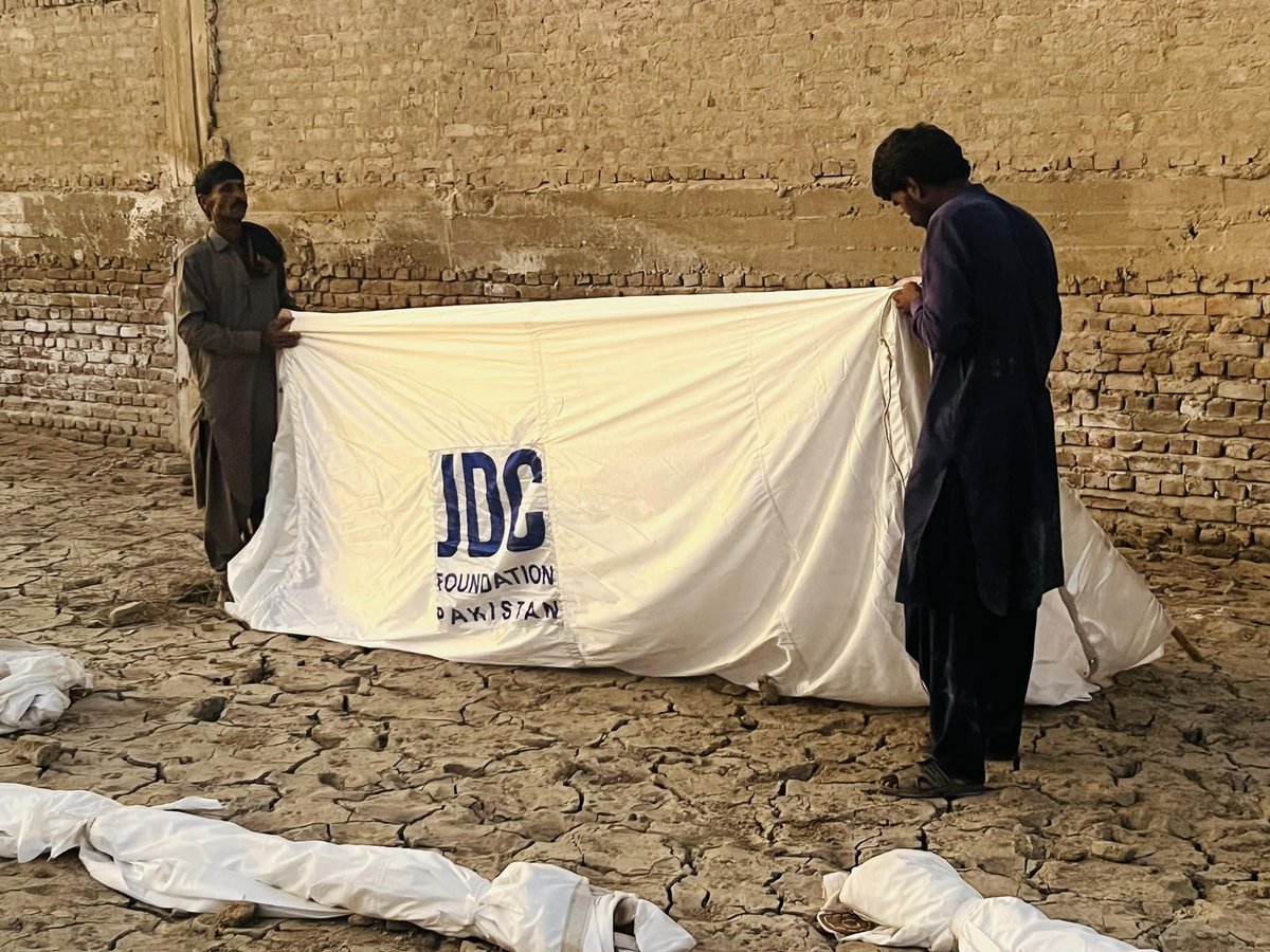 jdcfoundationpk's tweet photo. گوٹھ وقعہ محلہ ڈسٹرکٹ سہون شریف میں جے ڈی سی کی جانب سے کیمپ سٹی قائم کر دیا گیا
.
.
.
#jdc #jdcfoundation #jdccampcity #jdcrationdrive #rationdrive #floodinpakistan #sindh #punjab #balouchistan #support #donate #charity #fundraising #help #donatenow https://t.co/VmstPdDKu5
