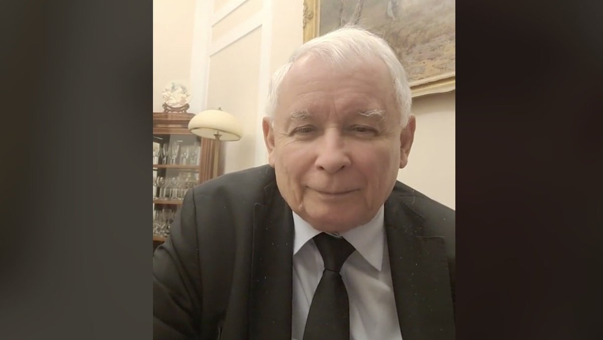 300polityka's tweet image. „Pozdrawiam wszystkich, i tych, którzy nas lubią, i tych którzy nas nie lubią”. PJK gościnnie na TikToku

#300POLITYKALIVE

300polityka.pl/live/2022/10/2…