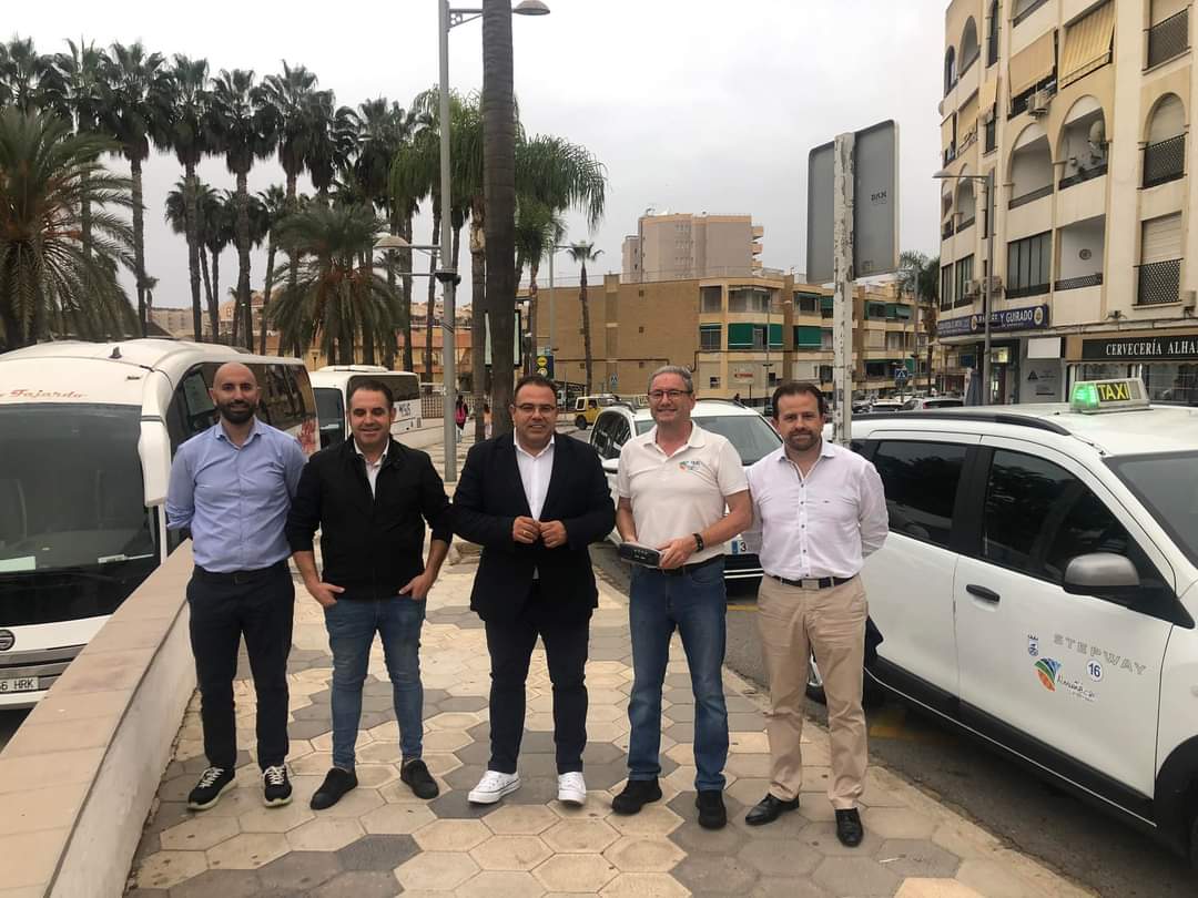 Hemos instalado las emisoras digitales <a href="/Kenwood_Iberica/">Kenwood</a> en nuestra flota de taxis. Agradecer al <a href="/AlmunecarAyto/">Almuñécar-Herradura</a> y en especial al <a href="/VisitAlmunecar/">Turismo Almuñécar</a>  y en particular a su Concejal <a href="/DanielBarberoB1/">Daniel Barbero Barbero</a> por la financiación de las mismas, para la modernización de nuestra flota de taxis.