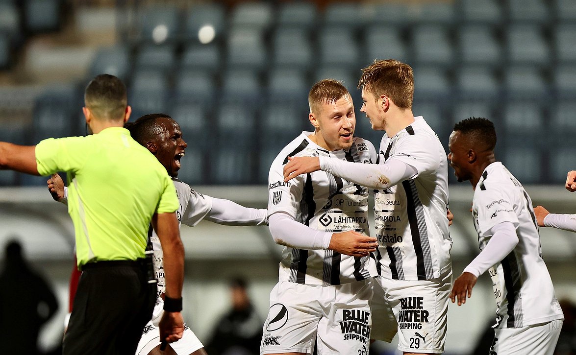 Veikkausliiga's tweet photo. TPS-luotsi Rajamäki suhteellisen tyytyväinen esitykseen https://t.co/jT2cIcjCuf #FCTPS #Veikkausliiga #TPSLAH https://t.co/f6hEJJ9TcL