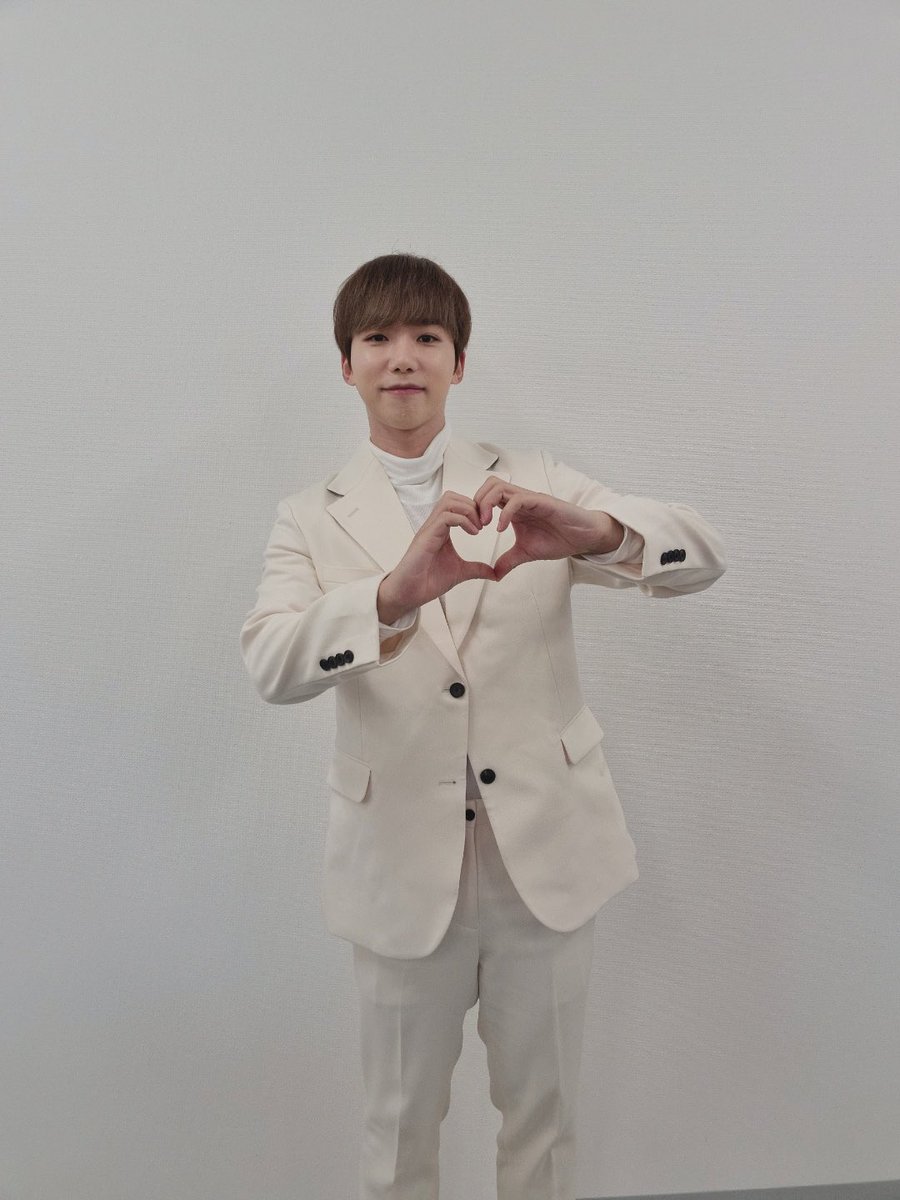 FAVE1_official's tweet photo. 【#RockHyeon】

Rock Hyeon solo debut Single
#Over 発売記念イベンントDAY3😘
イオンモール幕張新都心で待っ��ます😌
初めての衣装です👏
風が強いからきをつけてね😭
📌 https://t.co/azZVO5TT94

#록현
#FAVE1 https://t.co/EBal7KA4Zs