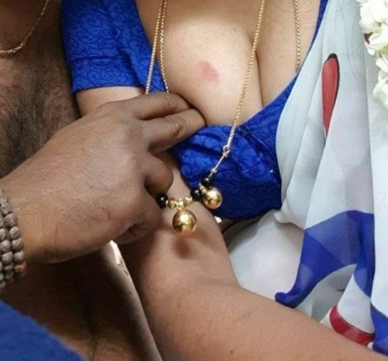 Latha16172138's tweet photo. A husband poitaru a twitter frds kuda today enjoy video call available interested pay and come my watsap https://t.co/Pt7tcbdF0f