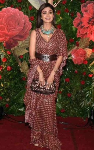 PiictureNKraft's tweet image. Athiya Shetty, Diana Penty, Daisy Shah, Shilpa Shetty Kundra attend the big bash diwali party arrange by Ramesh Taurani's Diwali Bash. 

#kumartaurani #tips #diwalibash 

@kumartaurani 
@tipsofficial 
@parulchawla9