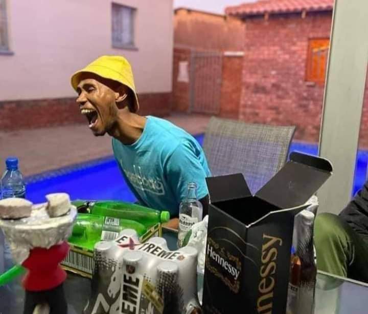 "When Shimza crack a boring joke"

Tembisa DJs who SBWL to play at UR: