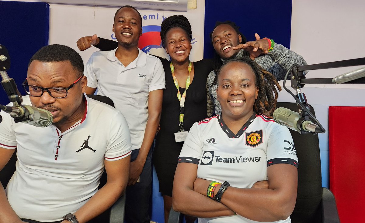 RadioCitizenFM's tweet photo. Baada ya #JukwaaLaMichezo na @bekimwamburi tunazama kijiweni na mbogi @ShattaTikiTaka @AQtee @zitahjimoi @ChomeRobbie #WaksTikiTaka #RadioNumberOne https://t.co/iBLmaAsquW