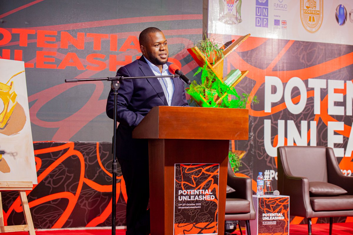 yasintawandiba's tweet photo. A boy from Kariakoo  with the supporting team has made it possible.He is the true definition of youth supporting youth...this should motivate youth of today to dream big and to stop at nothing until it is done. #saharaventure #saharasparks #PotentialUnleashed22 #playnlearnafrica https://t.co/yD0qscbaTr