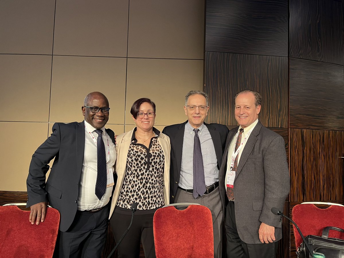 jkw4444's tweet photo. Fantastic debate over what it means to #cure #SickleCell and what therapy is/will be best last night at #ascat22. Choices were hydroxyurea, allogeneic stem cell transplant and #GeneTherapy 1/4. https://t.co/OO1FMGZWCi