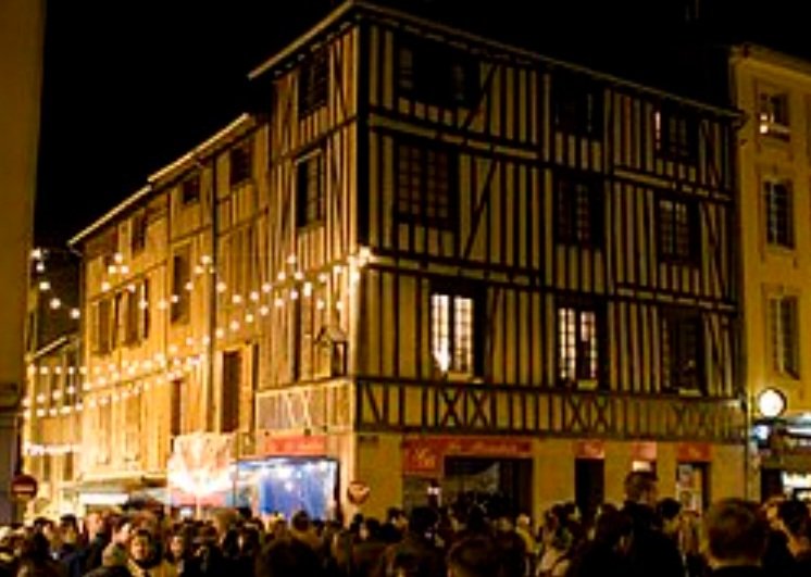 dc_morel's tweet photo. On devrait tous aller manger du boudin à la châtaigne, des andouillettes et de la flognarde, arrosés de 2 pintes au Duc, ce soir à la #Frairie des petits ventres à #Limoges 😛
RT si tu es d'accord? https://t.co/UNyZgULL8M
