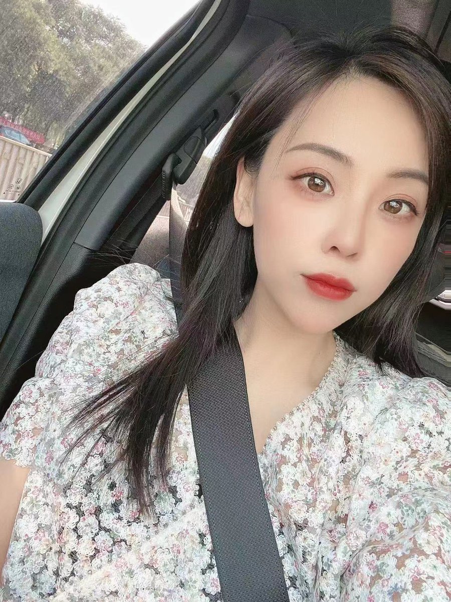 Siling2022's tweet photo. ＃石家庄 前段时间一直在忙，没时间看推特，不过🈷️了几个兼职妹妹，质量还不错，给妹妹吹出牛逼了帮她捧捧生意给她宣传一下，如果有想🈷️的，可以私信问我，我给联系方式 https://t.co/PvGzvnF50L