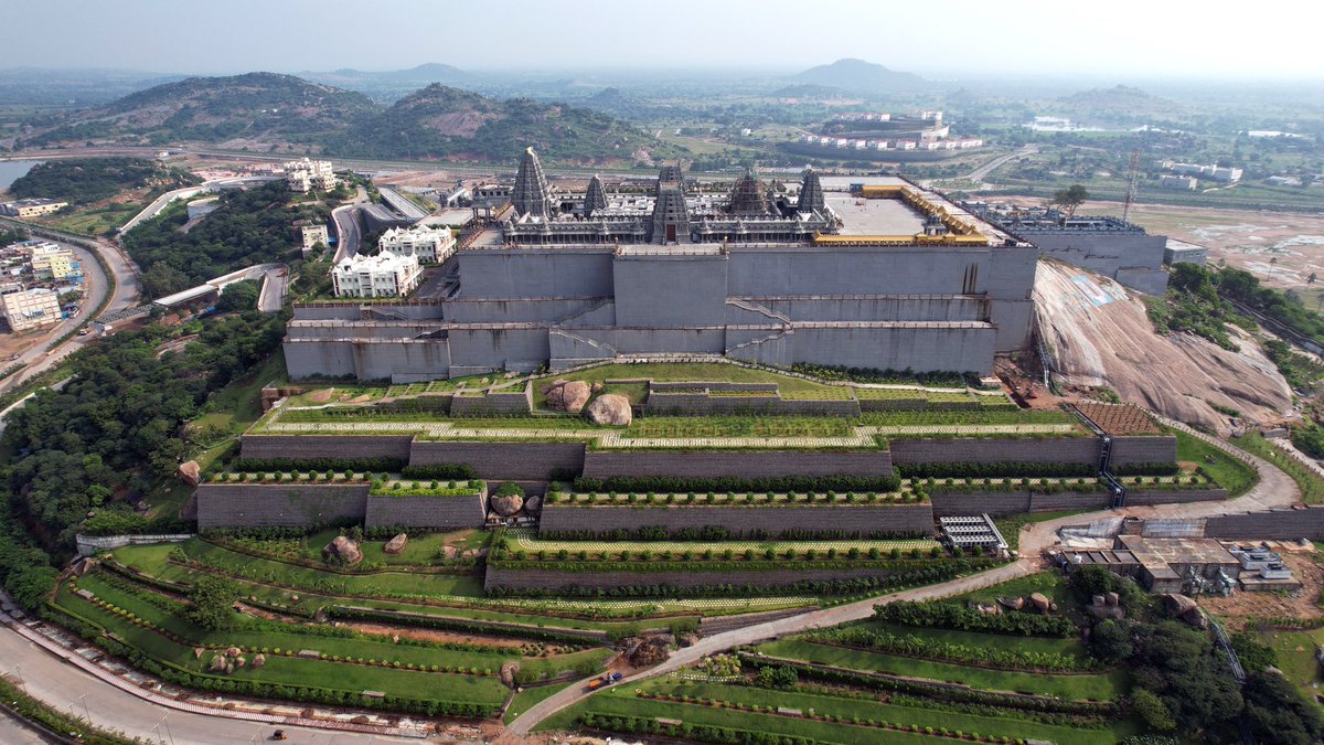 anilagarwalanil's tweet photo. I am proud to inform you that Telangana's Pride #Yadadri has been awarded Platinum Rating by the Indian Green Building Council (IGBC). Hon’ble CM KCR Garu has shown that blending glorious culture/heritage with sustainable green solutions is possible.
@KTRTRS @TelanganaCMO @FTCCI https://t.co/rGLruqgOGR