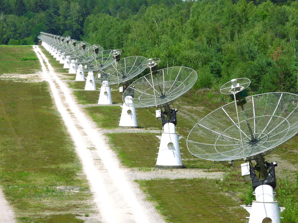 Obs_Paris's tweet photo. Si les nuages nous le permettent, nous aurons des images depuis le cœlostat de Meudon, le radiohéliographe de @Observ_Nancay (qui se moque des nuages en fait), et d'une lunette solaire à Arras. Le tout commenté par nos chercheurs @LesiaAstro et #IMCCE @psl_univ https://t.co/LjBew61zAY