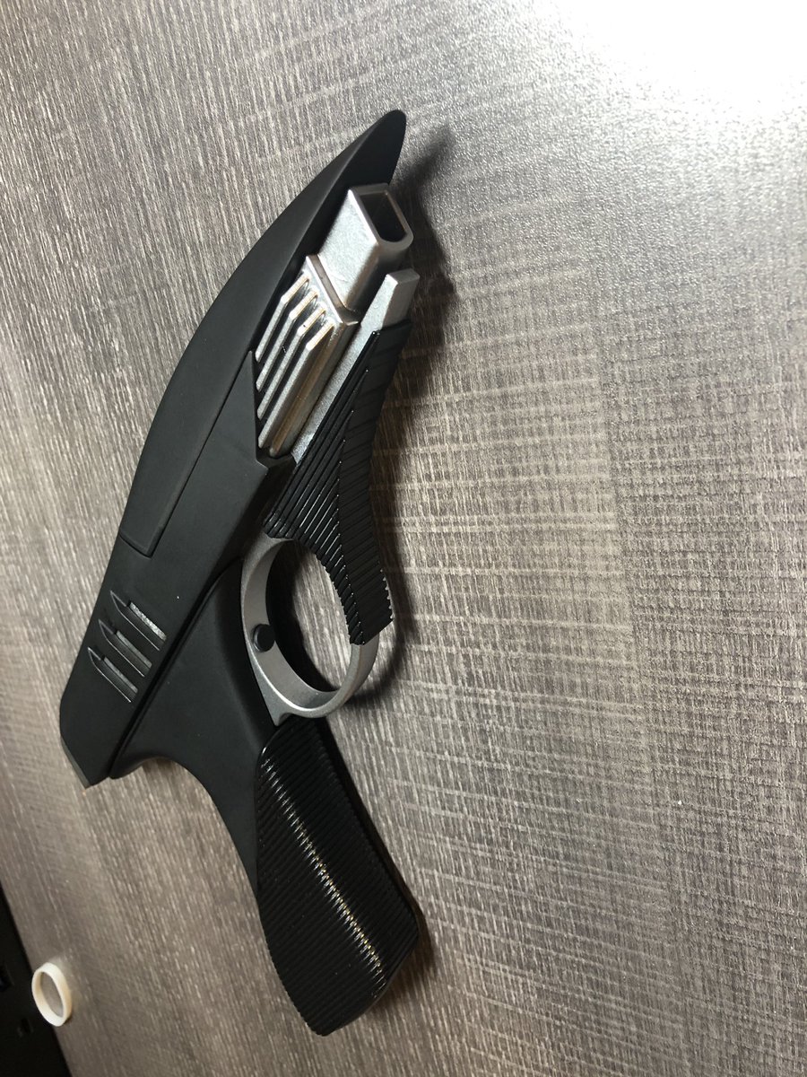 GeekToyLove's tweet photo. Putting the finishing touches on this #StarTrekPicard season 2 phaser #commission.
Personally I like this design a lot more than the S1 phaser
#2022Commissions #GeekDen https://t.co/hM4SFAp8ok