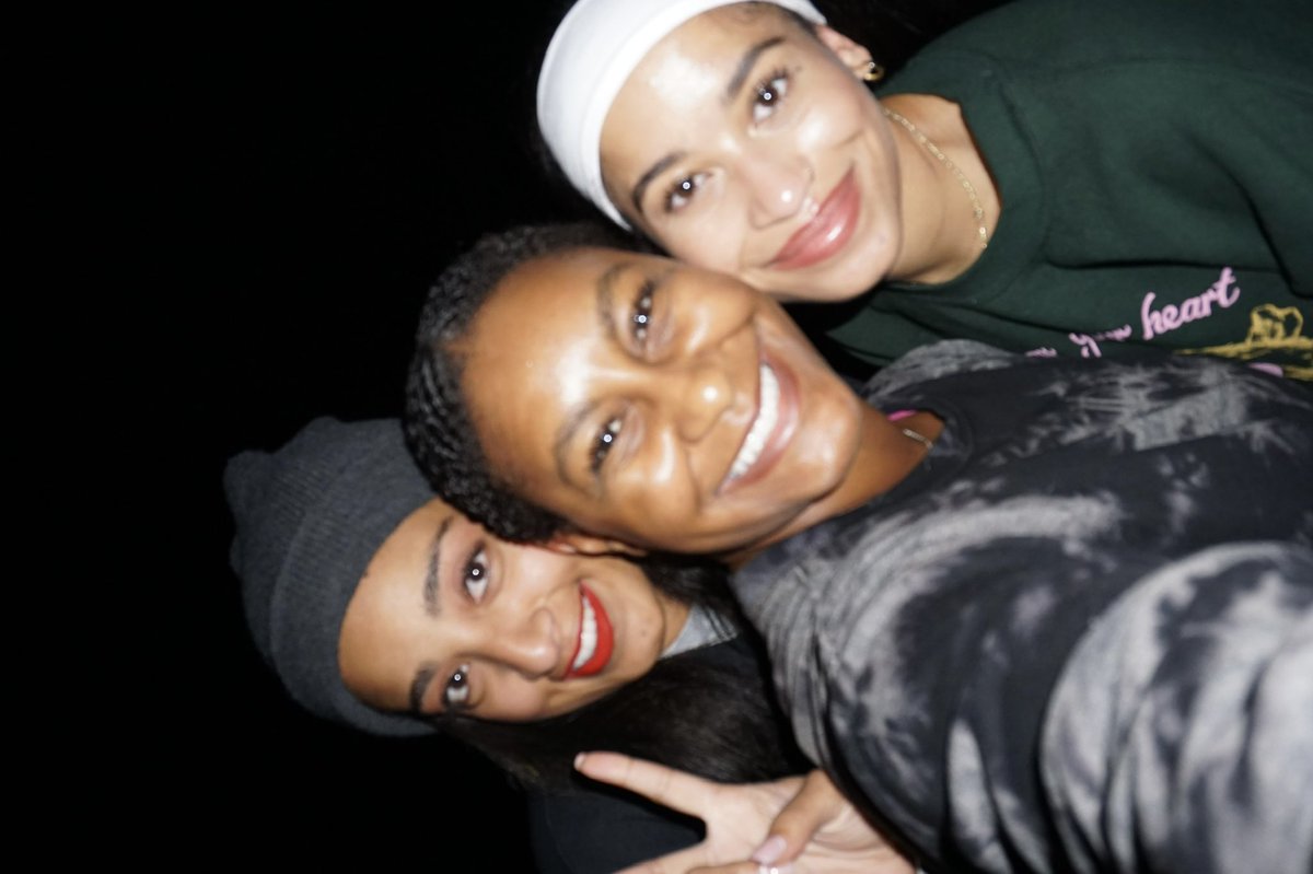 Napsacshop's tweet photo. #daughters #SisterSister #love at #HuntingtonBeach #Bombfire 🔥 #family 🫂 ❤️🥲 https://t.co/nUEnx3CzZK