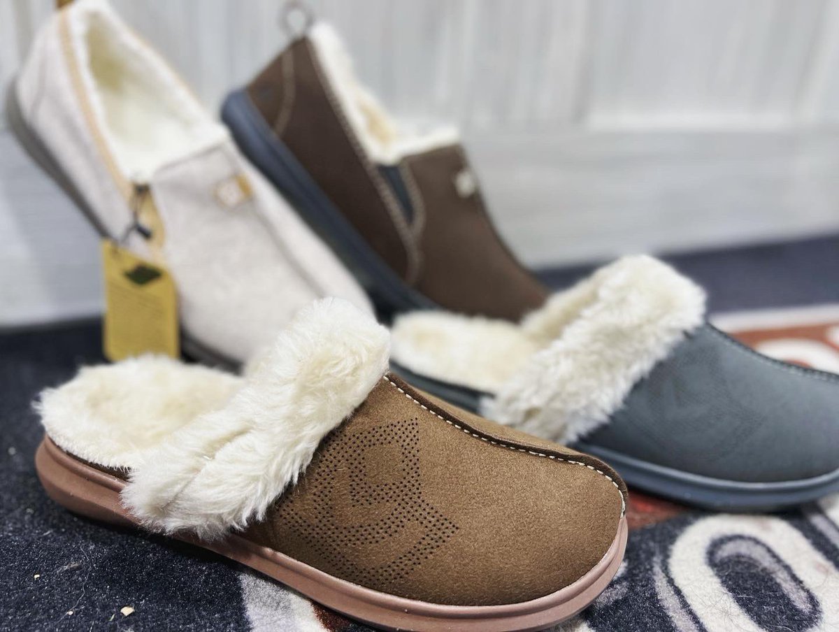 keystonerunning's tweet photo. SLIPPER SEASON at Keystone Running Store! Keeping arches supported and your toes cozy and warm. https://t.co/RnQYsHK26Q