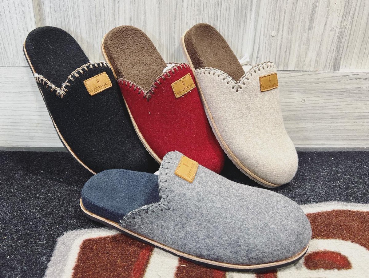 keystonerunning's tweet photo. SLIPPER SEASON at Keystone Running Store! Keeping arches supported and your toes cozy and warm. https://t.co/RnQYsHK26Q