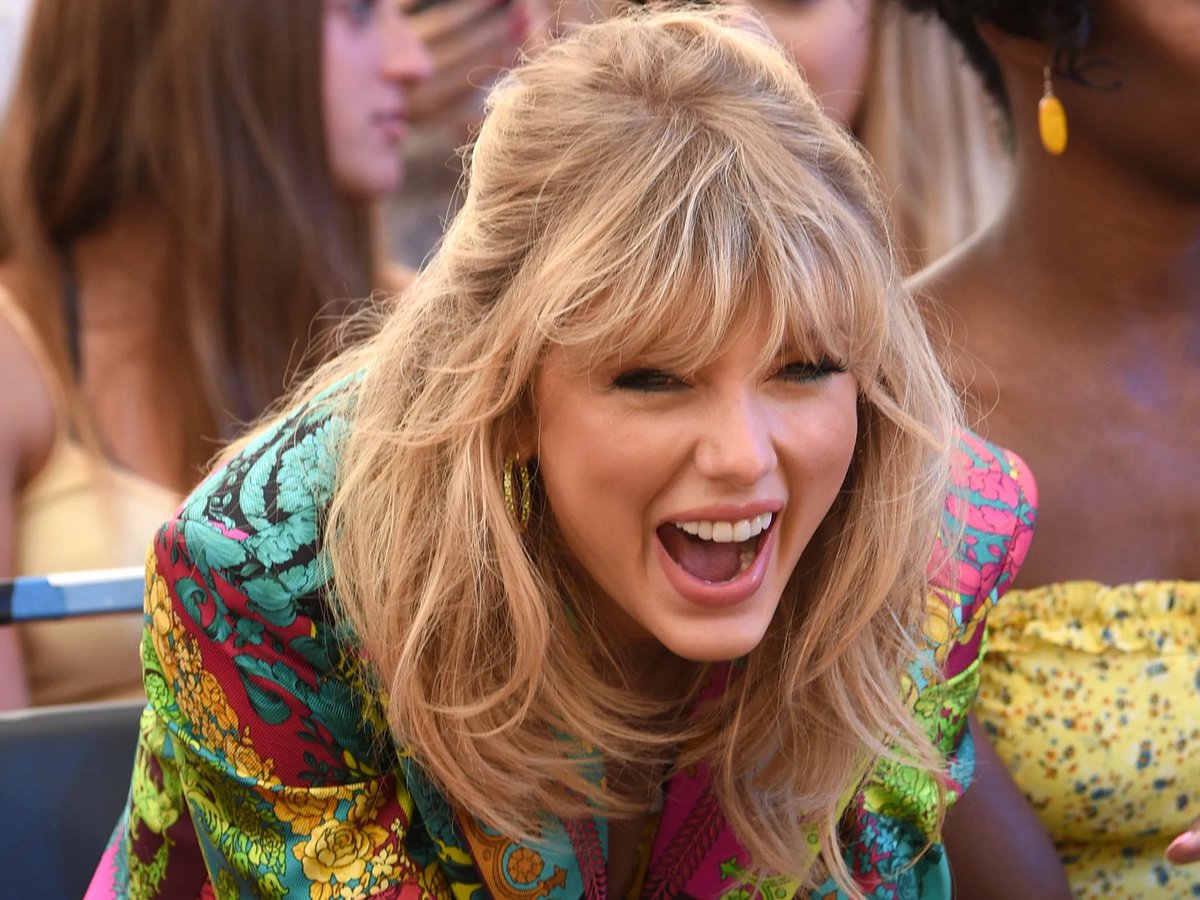 JstDuckinAround's tweet photo. Get me High on a Snowy beach #MidnightsTaylorSwift https://t.co/EbFuABTL1i