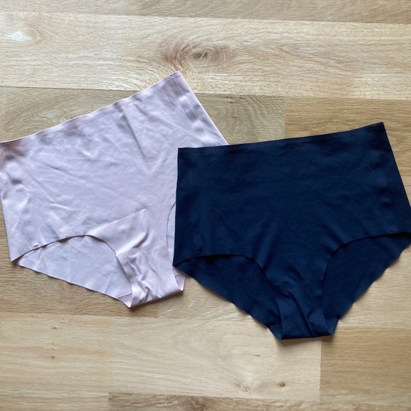 JenniPeaden's tweet photo. So good I had to share! Check out all the items I'm loving on @Poshmarkapp from @StephysKloset #poshmark #fashion #style #shopmycloset #everlane #hm #torrid: https://t.co/rKPv0AhjDz https://t.co/KB2FWOpcVU