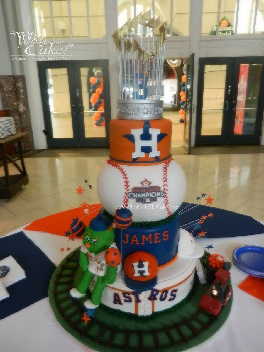 WhoMadeTheCake's tweet photo. Let’s go @astrosbaseball! It’s time to bring home another trophy. #astroscake #houstoncake #worldseriescake #cakeart #baseballcake https://t.co/FLXJwxtFm6