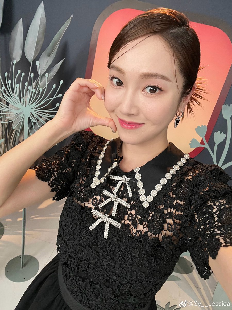 JeKret's tweet photo. [TRANS] 🖤black or pink💖? Sharing a wave of accumulated selfies~Hope you guys like it🐰maomaos #HappyFriday #SharingMakeup

: https://t.co/pj17ziafAM
#제시카 #JessicaJung #郑秀妍 https://t.co/q2o8gYhtpR