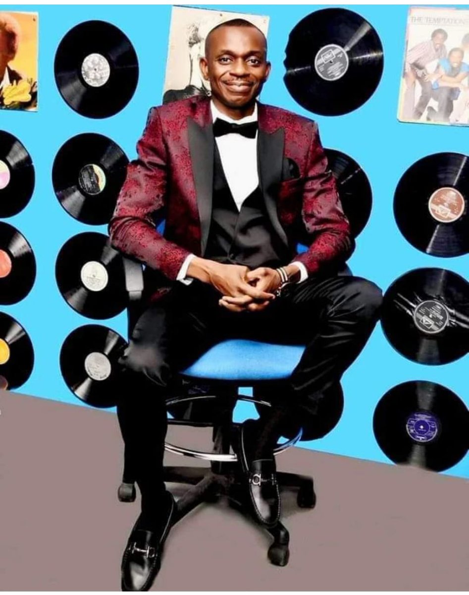 OgaSammyWejinya's tweet photo. As I resume from my vacation, I'll gift FOUR persons N20k and an original jersey courtesy @OgaSammySports 

To win, tell me the additions you'd love to see on the Sports shows on the three Radio stations where I work 

Best FOUR responses win

Winners to be announced by 6om today https://t.co/bTzRTJPrve