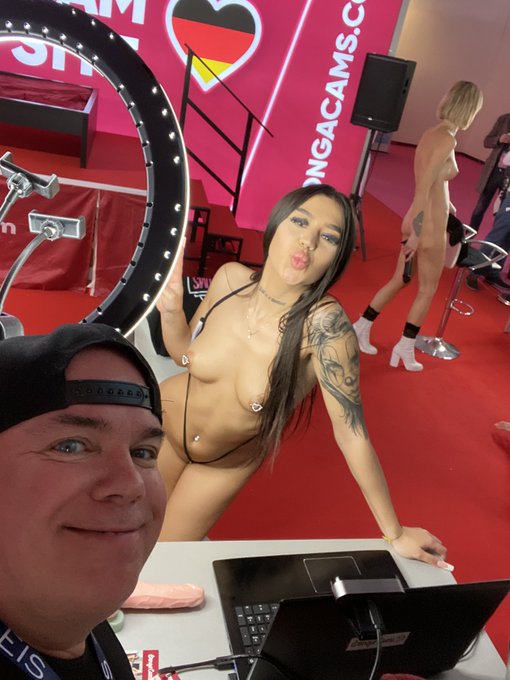 1.Tag Venus war sehr geil! Heute geht es weiter! Mal schauen was mich erwartet! https://t.co/GpMQnEP<a href="/tag/sex"class="tags"><span>#sex</span></a><a href="/tag/blonde"class="tags"><span>#blonde</span></a><a href="/tag/hardcore"class="tags"><span>#hardcore</span></a><a href="/tag/striptease"class="tags"><span>#striptease</span></a><a href="/tag/pee"class="tags"><span>#pee</span></a><a href="/tag/cumshot"class="tags"><span>#cumshot</span></a>