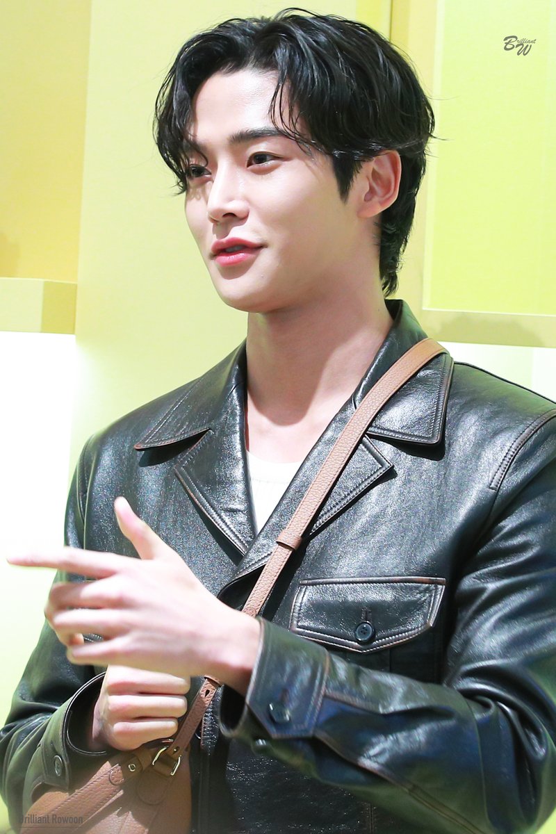 BRILLIANTROWOON's tweet photo. 221020 DELVAUX 팝업 HQ
준비하시고 쏘세요 That that I like that
#SF9 #에스에프나인 #ROWOON #로운 #김로운 #김석우 https://t.co/zCKSMu4knA