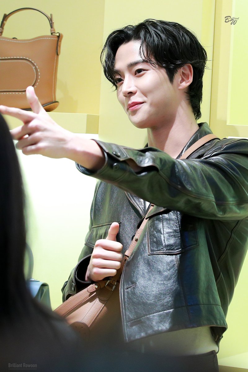 BRILLIANTROWOON's tweet photo. 221020 DELVAUX 팝업 HQ
준비하시고 쏘세요 That that I like that
#SF9 #에스에프나인 #ROWOON #로운 #김로운 #김석우 https://t.co/zCKSMu4knA