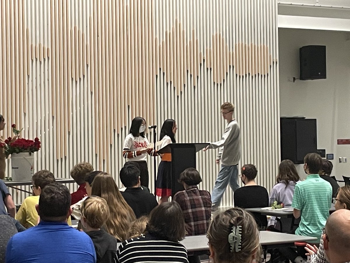 DaniHudson1980's tweet photo. Tonight #ACMAzing had their National Honor Society Ceremony. Proud moms and @BeavertonSD moment. https://t.co/WlQuYKHtgy
