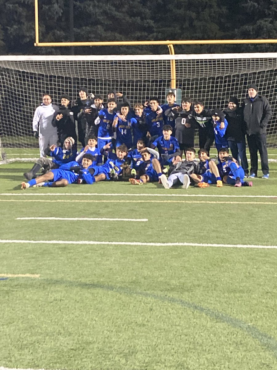 SpartansIC's tweet photo. Champions! 🏆🥇⚽️ https://t.co/tOP0JCnjwE