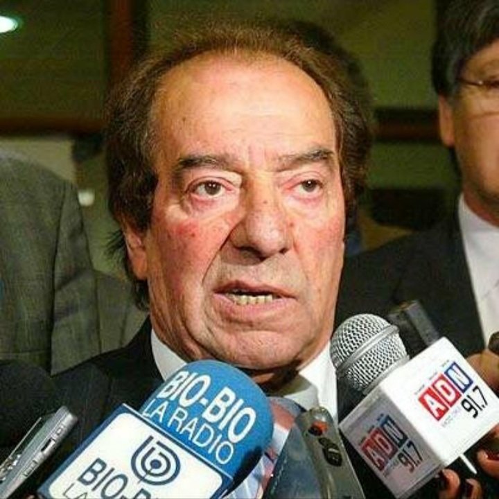 Escucharon alguna vez, que el 73' escondieron la mercadería y los productos esenciales...??? Bueno, les presento al responsable, Rafael Cumsille, el que le hizo la encerrona a Boric. GOLPISTA