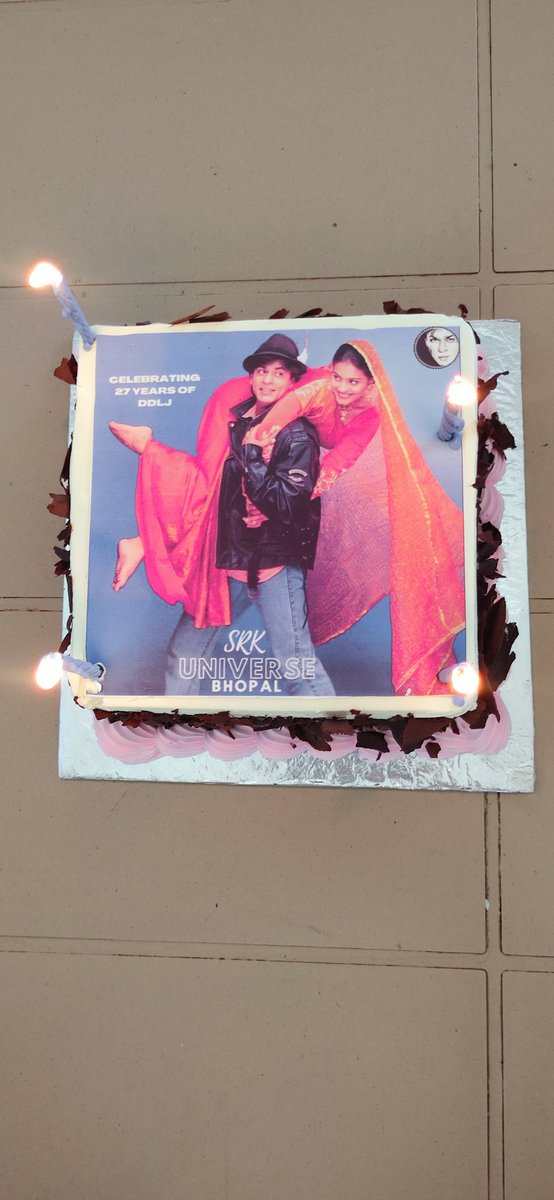 SRKUniverse's tweet photo. Team members from Bhopal celebrated #27YearsOfDDLJ with kids with special needs. They even cut a cake, and provided refreshments to the kids.
Watch as these little kids sing the iconic "Tujhe Dekha Toh". They have sent all their love and best wishes for our #ShahRukhKhan𓀠 🖤✨🥺 https://t.co/ZaVfp4Gl7L