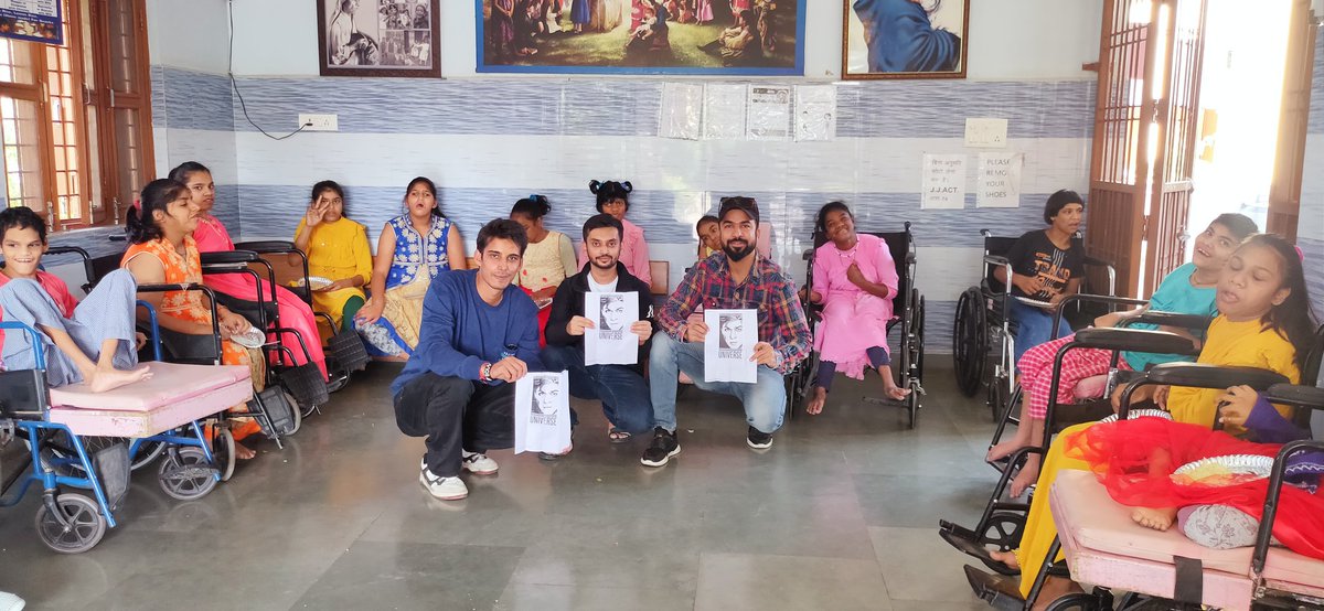 SRKUniverse's tweet photo. Team members from Bhopal celebrated #27YearsOfDDLJ with kids with special needs. They even cut a cake, and provided refreshments to the kids.
Watch as these little kids sing the iconic "Tujhe Dekha Toh". They have sent all their love and best wishes for our #ShahRukhKhan𓀠 🖤✨🥺 https://t.co/ZaVfp4Gl7L