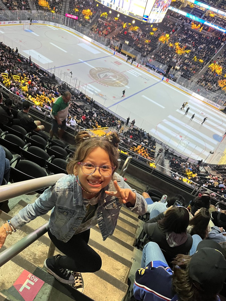 stephhflores_'s tweet image. #THEGOLDENAGE 💛