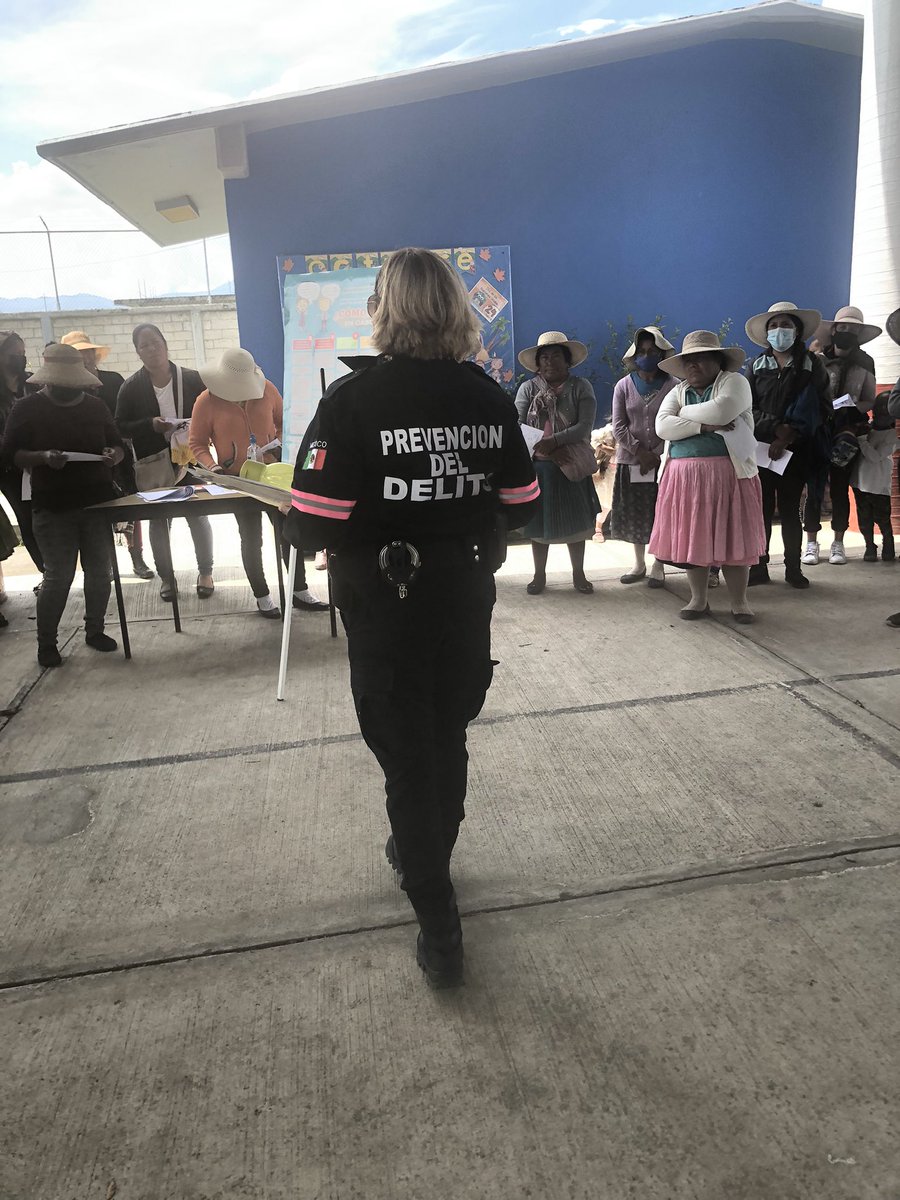 EscNicolasBravo's tweet photo. Con el objetivo de desarrollar una cultura de seguridad ciudadana  se recibió a personal de prevención del delito en la escuela Nicolás Bravo quienes dieron a conocer a la comunidad escolar  los números de emergencia y seguridad pública. @ZonP287 https://t.co/obgEZFN2Ti