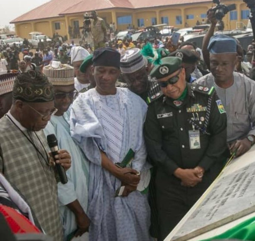 Jani4Tijani's tweet photo. @IsmaelDattijo @bukolasaraki @RealAARahman @AlhLai_Mohammed @RaAregbesola @officialABAT @ProfOsinbajo @AbdulfataAhmed @MBuhari @PoliceNG @MrLekanAdigun @AAjiboro @Kwara_APC @firstladykwara @firstweeklyng @shola_sidiq @ArcLolaAshiru @shewn007 @babaidris090 Ode n didinrin kwara pipu wey neva gree to know dat d only northern state of Nigeria @Insidearewa wey @PoliceNG SARS dey operate n kill na @followkwsg @InsideKwaraNG
Una #OtogeNaScam suffering neva reach #EndSARS transmission ikalolo kwa
#Edaran #IroyAA @RealAARahman https://t.co/dmcwBSDodM