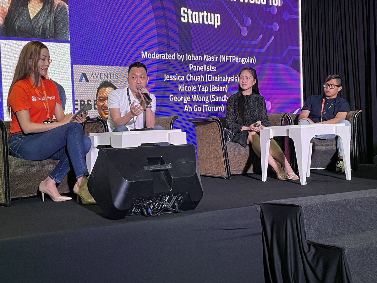 CurryKhoo's tweet photo. On the stage moderate by Jessica frm @chainalysis; @georgewong frm @TheSandboxGame , @8sianmom @8sianNFT and Ah Go frm @torum_official 

#JomLaunch #Web3 #NFTcityKL https://t.co/Brq9jNVZMB