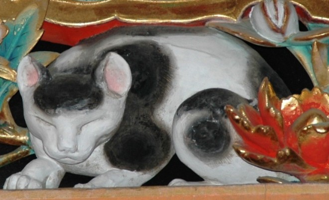 10/16、さらに日光。左甚五郎の国宝「眠り猫」。 意外と小。警戒心の